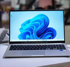 New Laptop Samsung Galaxy Book 2 8GB Intel Core i5 SSD 512GB