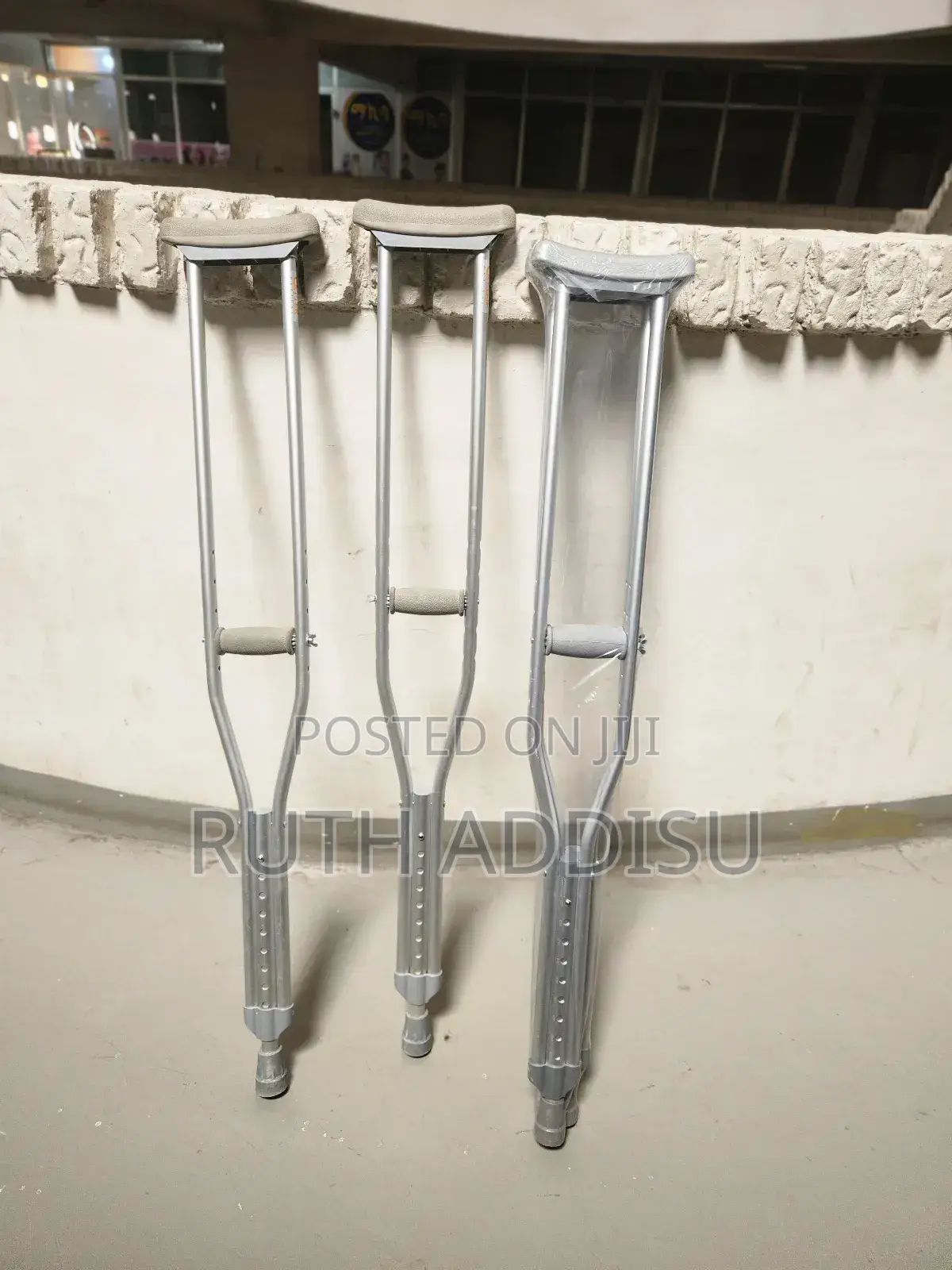 Axillary Bilateral Crutches衹你axillary Bilateral Crutches