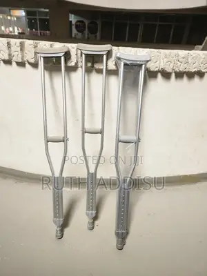 Photo - Axillary Bilateral Crutches衹你axillary Bilateral Crutches