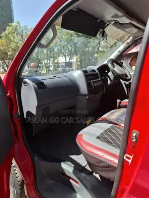 Toyota HiAce 2003 Red