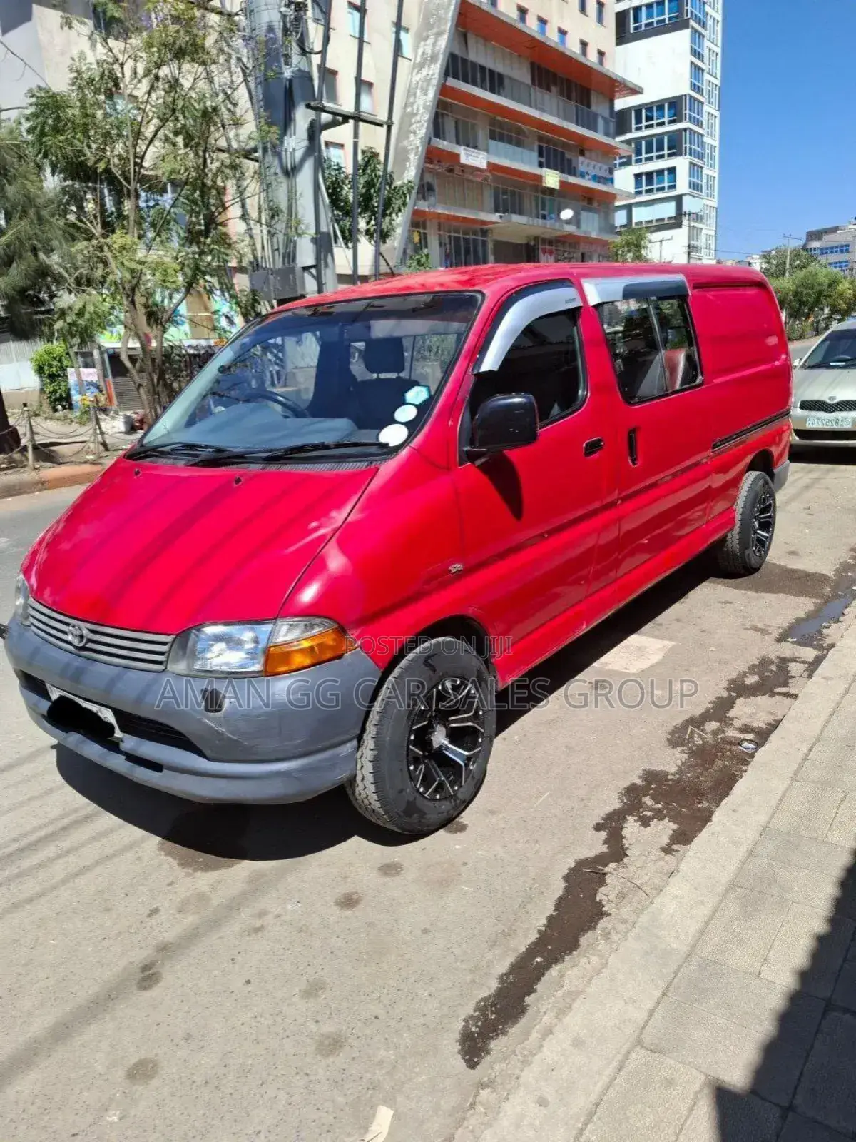 Toyota HiAce 2003 Red