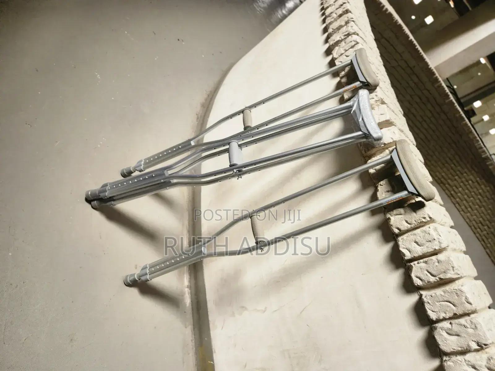 Axillary Bilateral Crutches袪我axillary Bilateral Crutches