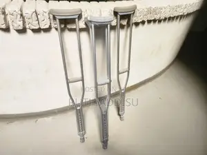 Photo - Axillary Bilateral Crutches畫出axillary Bilateral Crutches