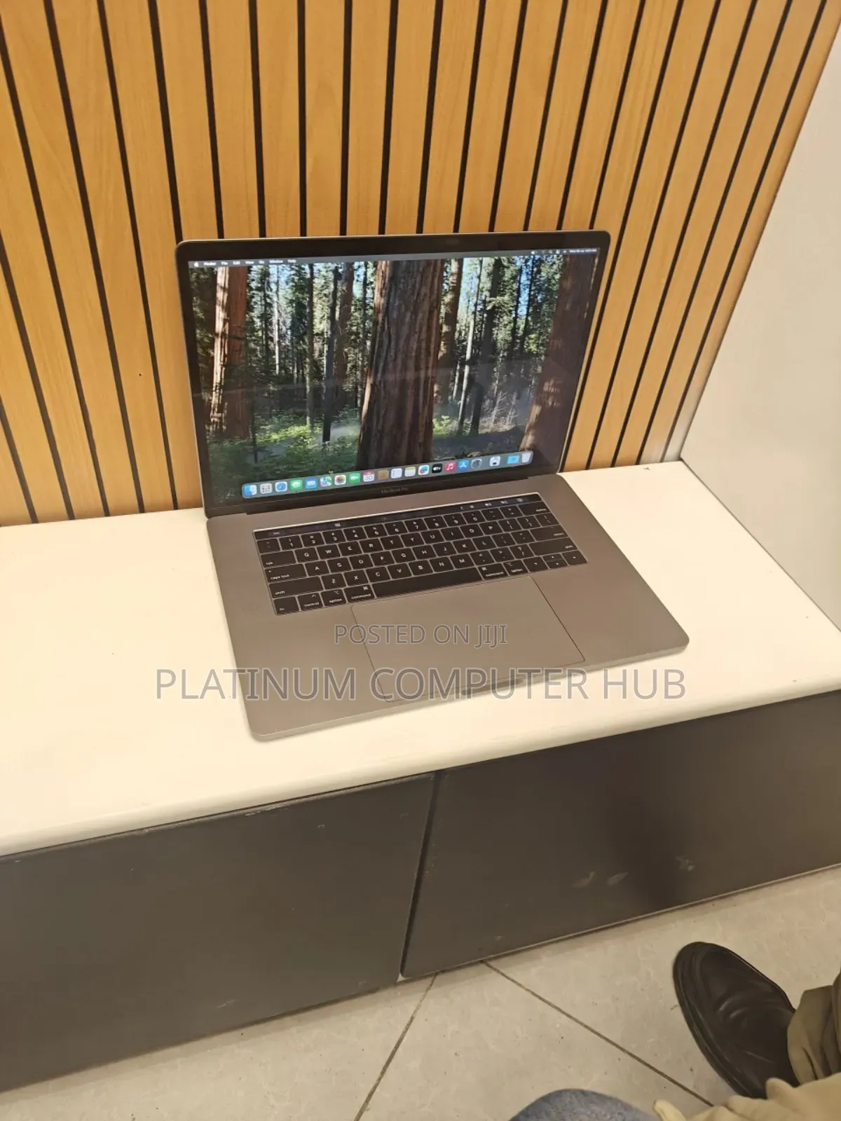 New Laptop Apple MacBook Pro 2019 16GB Intel Core I9 SSD 512GB