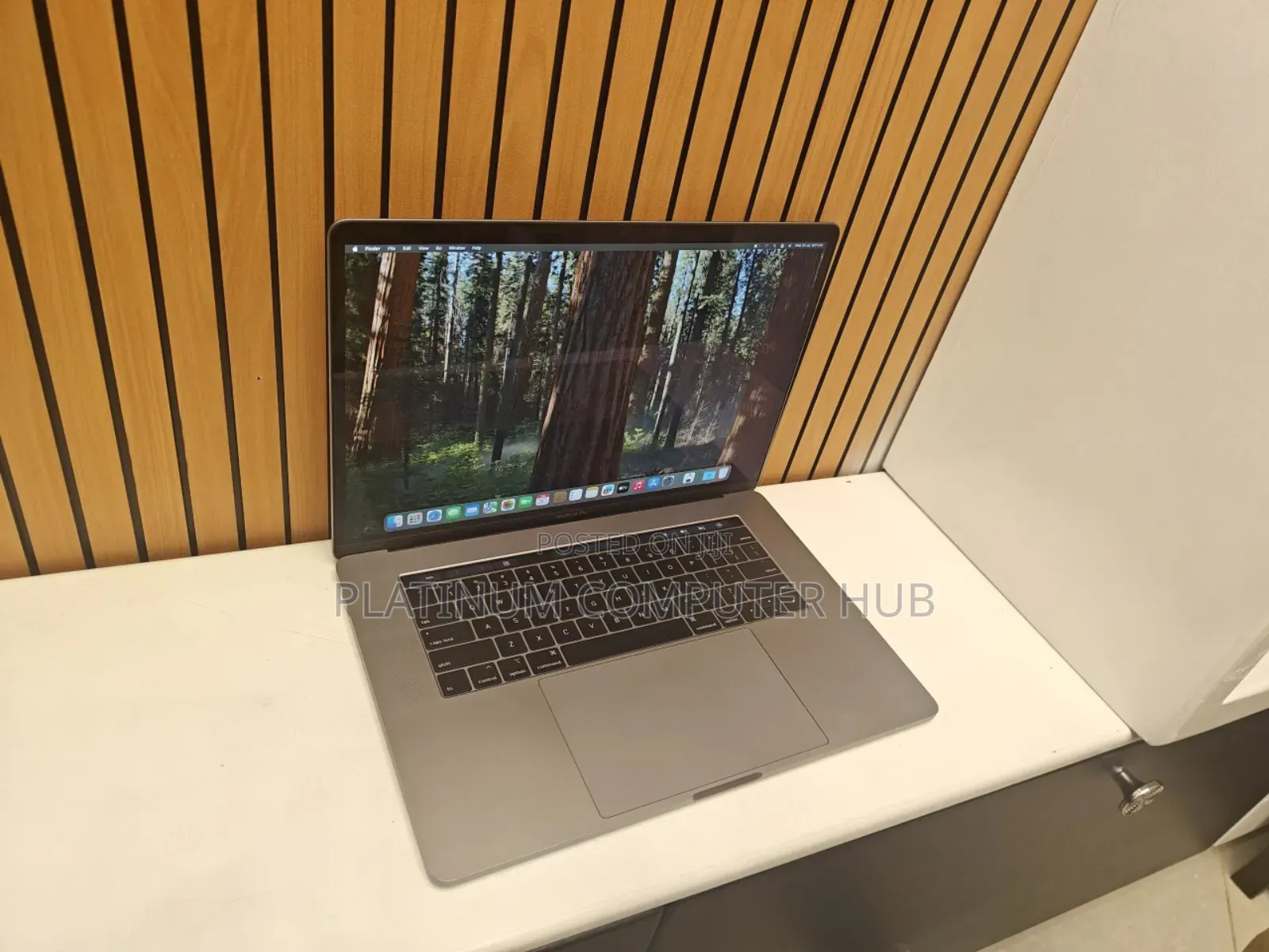 New Laptop Apple MacBook Pro 2019 16GB Intel Core I9 SSD 512GB