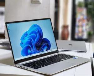 New Laptop Samsung 8GB Intel Core I5 SSD 512GB