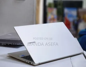 New Laptop Samsung 8GB Intel Core I5 SSD 512GB