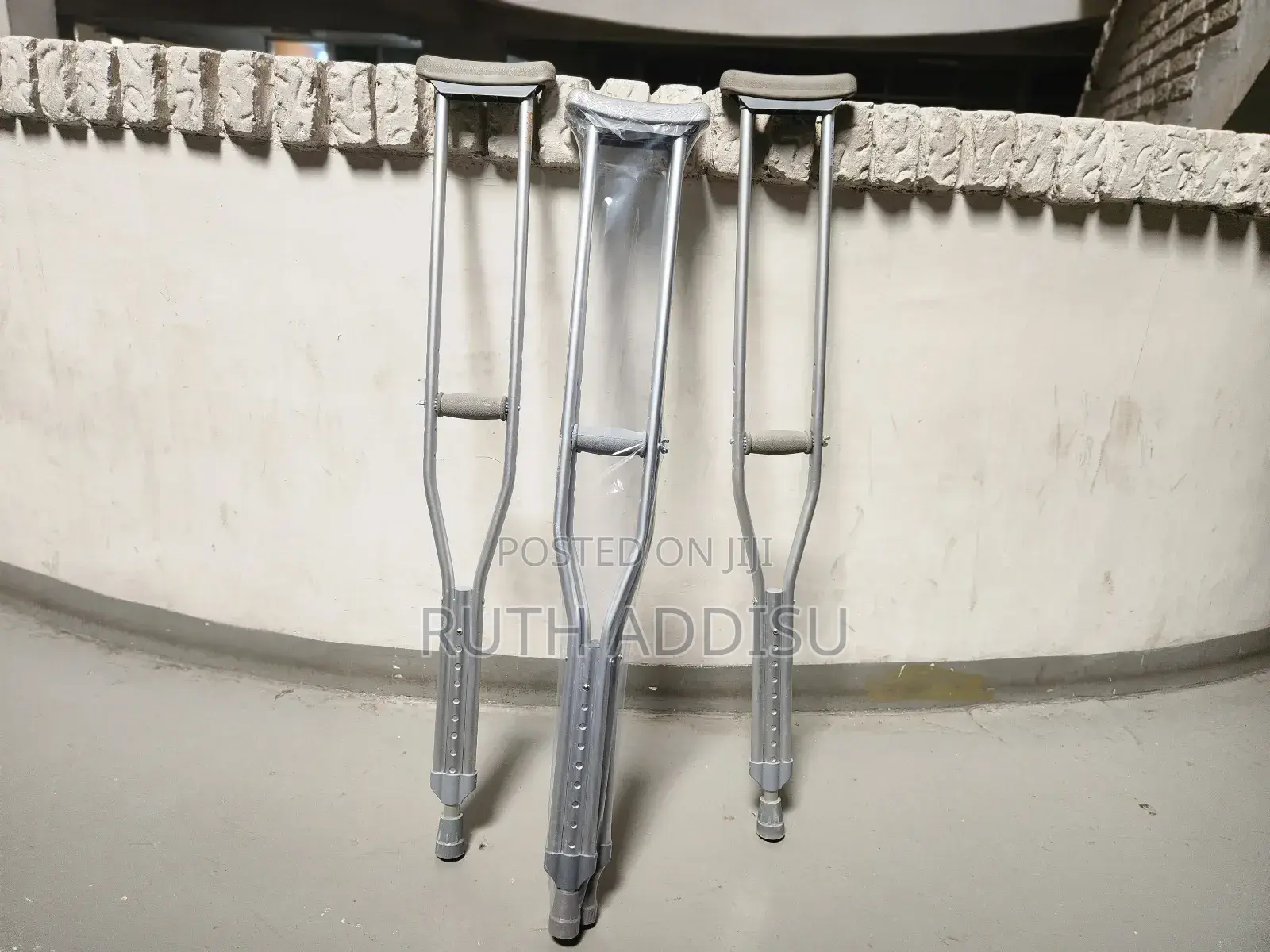 Crutches衫也axillary Bilateral Crutches型式axillary Crutches