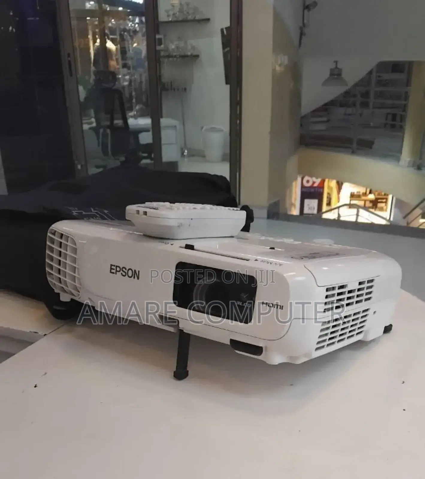 Brand New Epson Projector With Bag, Remote 
Mode