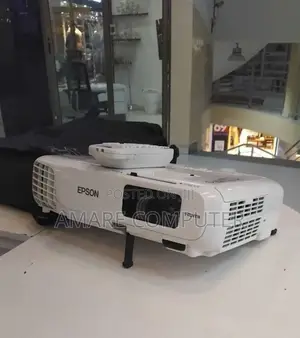 Brand New Epson Projector With Bag, Remote 
Mode