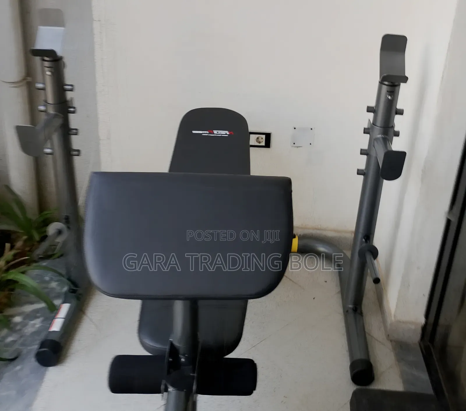 ሁሉ ነገር ያለው Bench