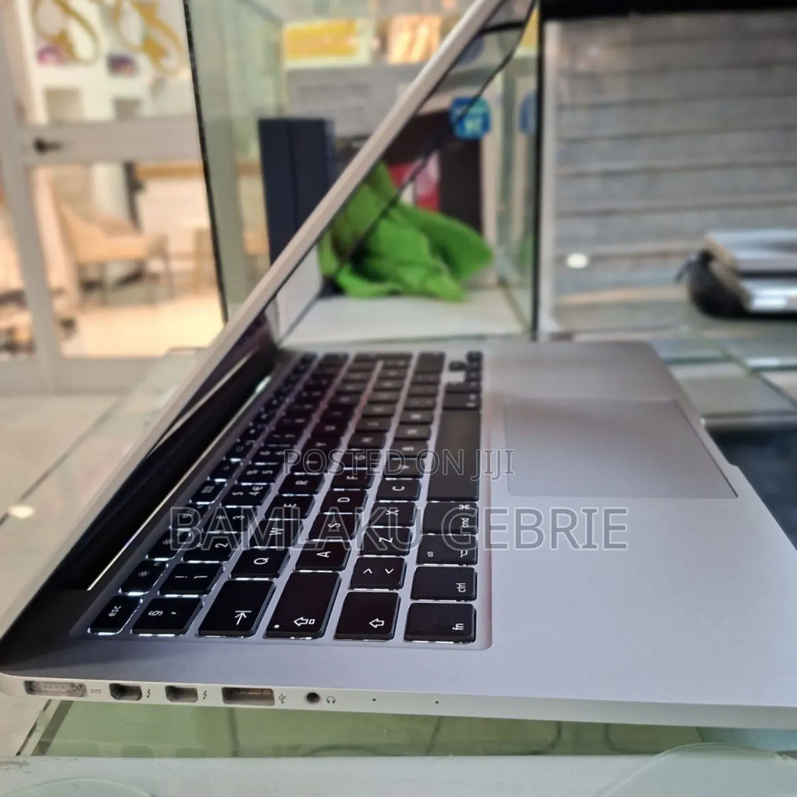 New Laptop Apple MacBook Pro 2023 M2 16GB Intel Core I5 SSD 512GB