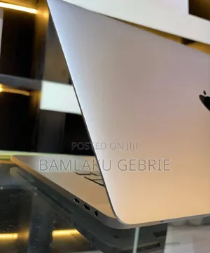 Photo - New Laptop Apple MacBook Pro 2019 16GB Intel Core I9 SSD 512GB