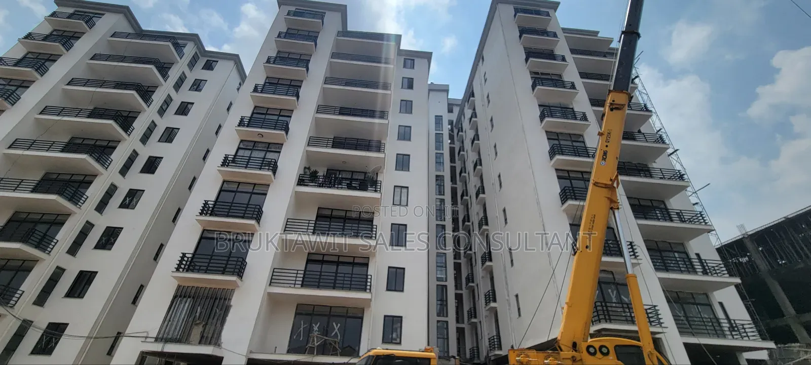 4bdrm Apartment in Infront Of Africa, Yeka for sale