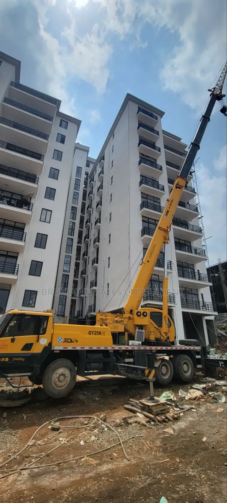 4bdrm Apartment in Infront Of Africa, Yeka for sale