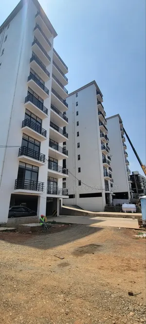 4bdrm Apartment in Infront Of Africa, Yeka for sale