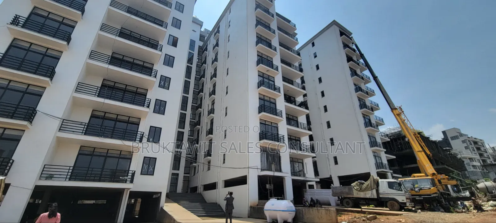 4bdrm Apartment in Infront Of Africa, Yeka for sale