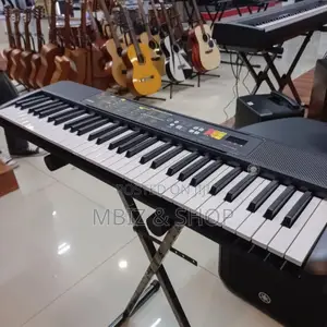 Photo - Yamaha F52 Keyboard