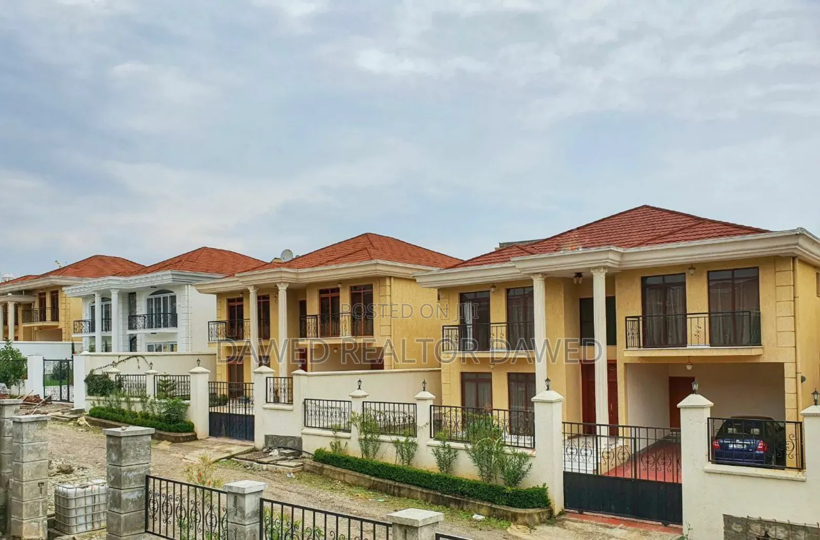 5bdrm Townhouse/Terrace in Metro, Bole for sale