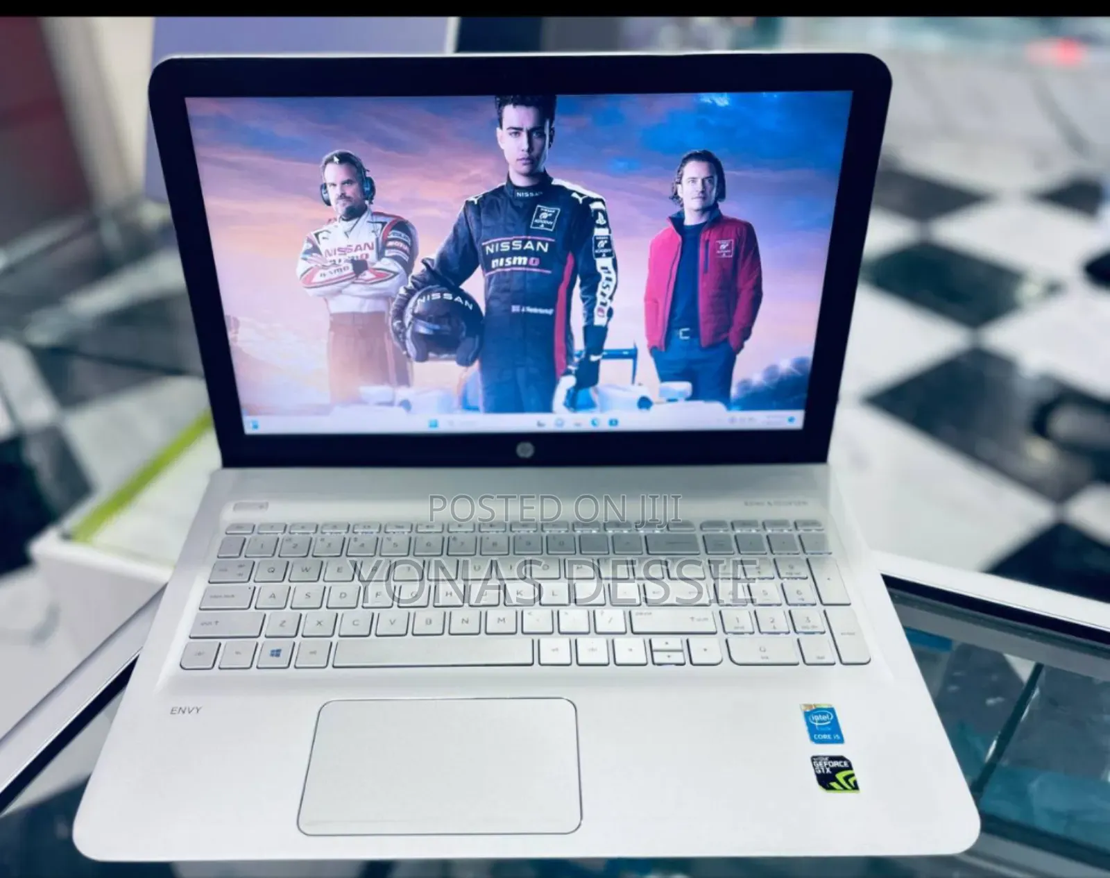 New Laptop HP Envy 15 8GB Intel Core I5 SSD 1T