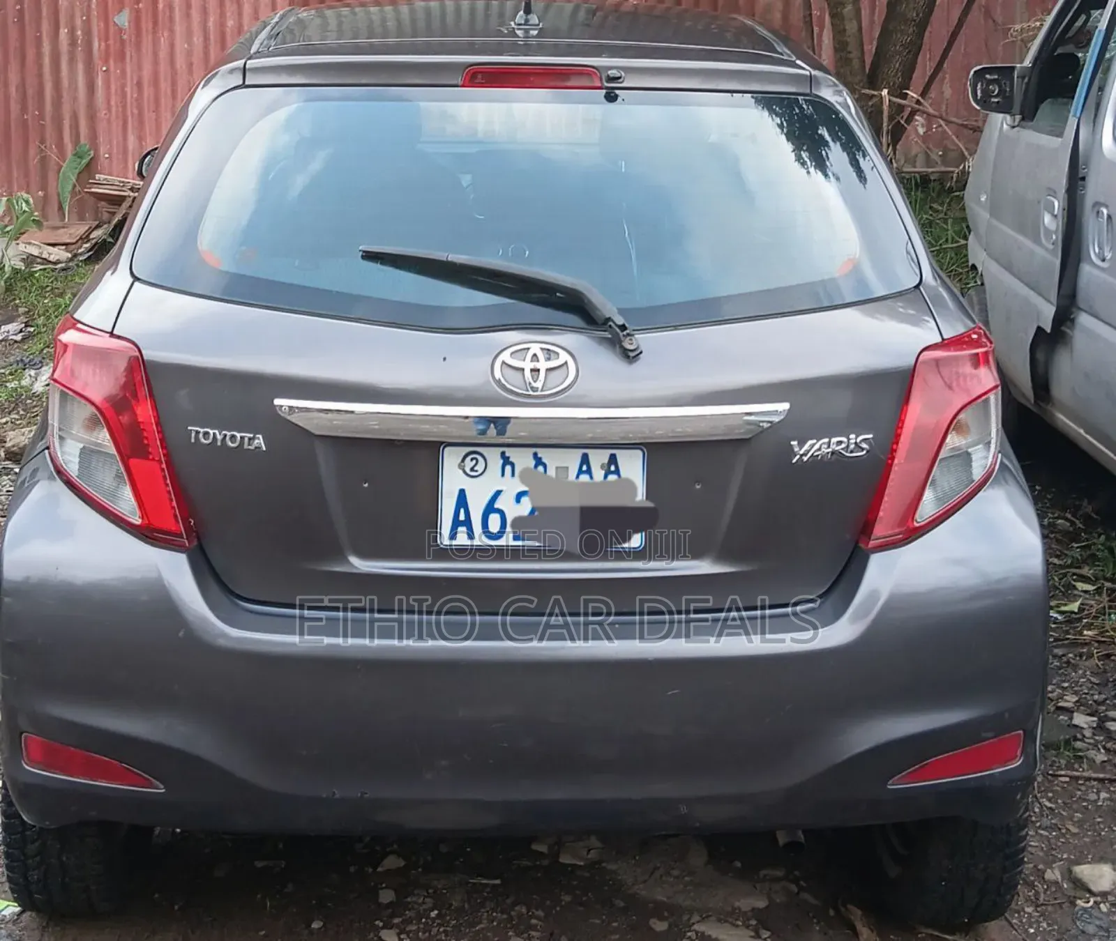 Toyota Yaris Base Hatchback 5dr 2011 Brown