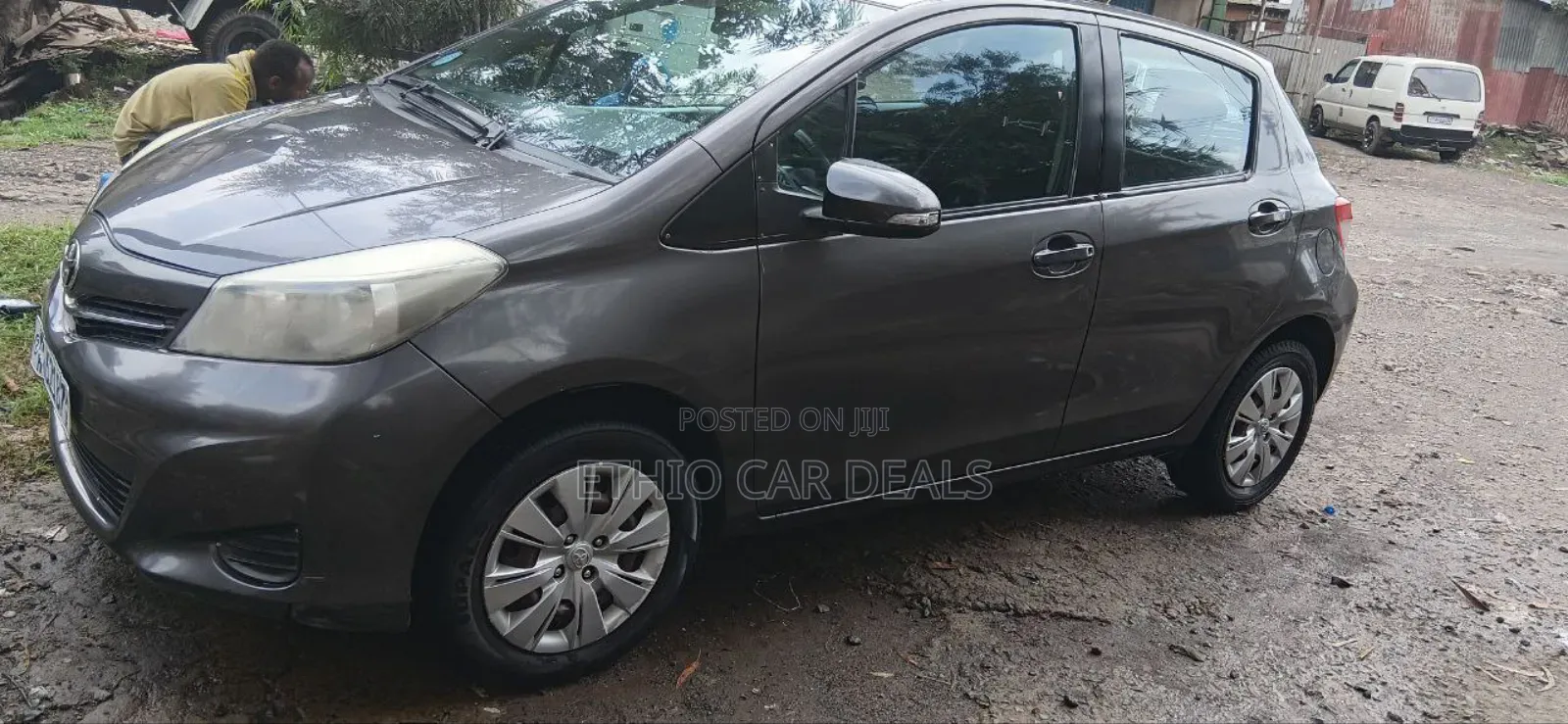 Toyota Yaris Base Hatchback 5dr 2011 Brown