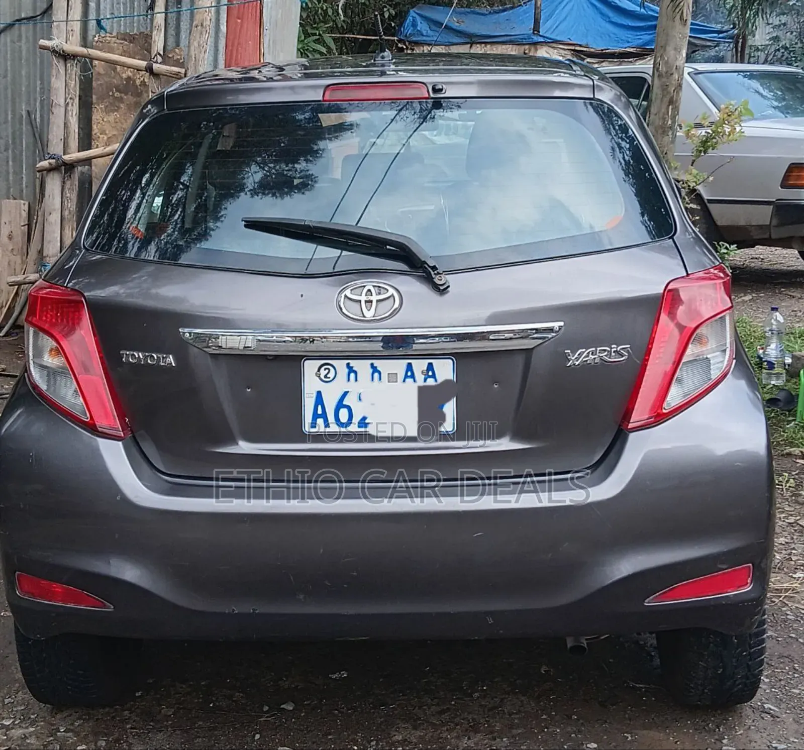 Toyota Yaris Base Hatchback 5dr 2011 Brown