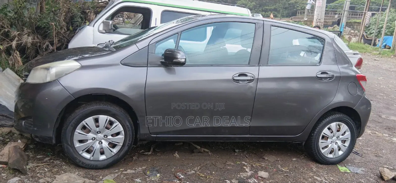 Toyota Yaris Base Hatchback 5dr 2011 Brown