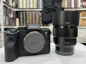 Photo - Sony Alpha 7 R Iv Mirrorless With Prime 85mm