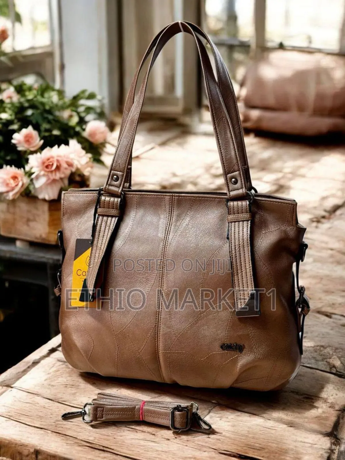 Catchy Premium Pu American Material Woman's Hand Bags