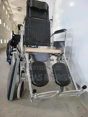 Photo - Toilet Wheelchair出出wheelchair# Wheelchairزززwheelchair