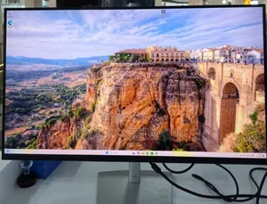 Photo - Dell P3223qe – 31.5′′ Monitor