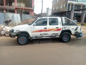 Toyota Hilux 1998 White