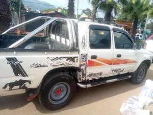 Toyota Hilux 1998 White