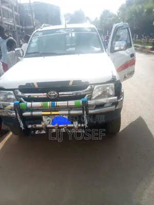 Photo - Toyota Hilux 1998 White