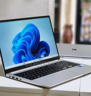 New Laptop Samsung Galaxy Book 2 8GB Intel Core i5 SSD 512GB