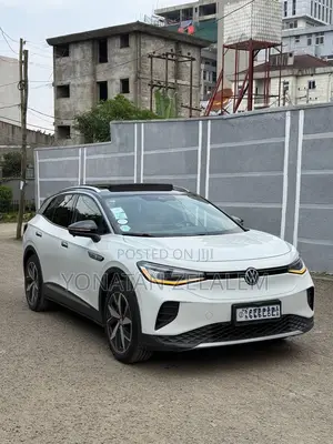 Photo - Volkswagen ID.4 2022 White