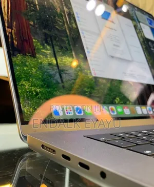 Photo - New Laptop Apple MacBook Pro M1 32GB Apple M1 Pro SSD 1T