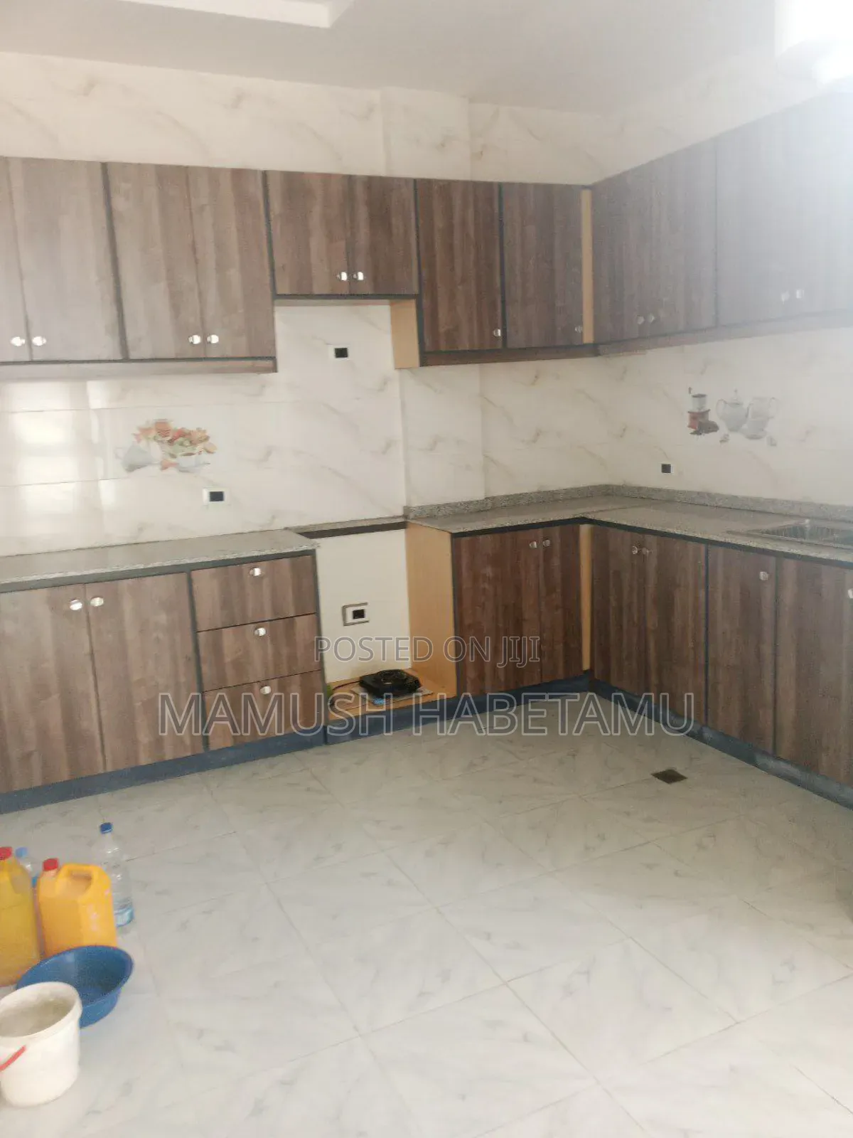 Furnished 9bdrm House in አዲስ አበባ, Nifas Silk-Lafto for sale