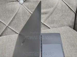 New Laptop Apple MacBook Pro 2017 16GB Intel Core i5 SSD 256GB