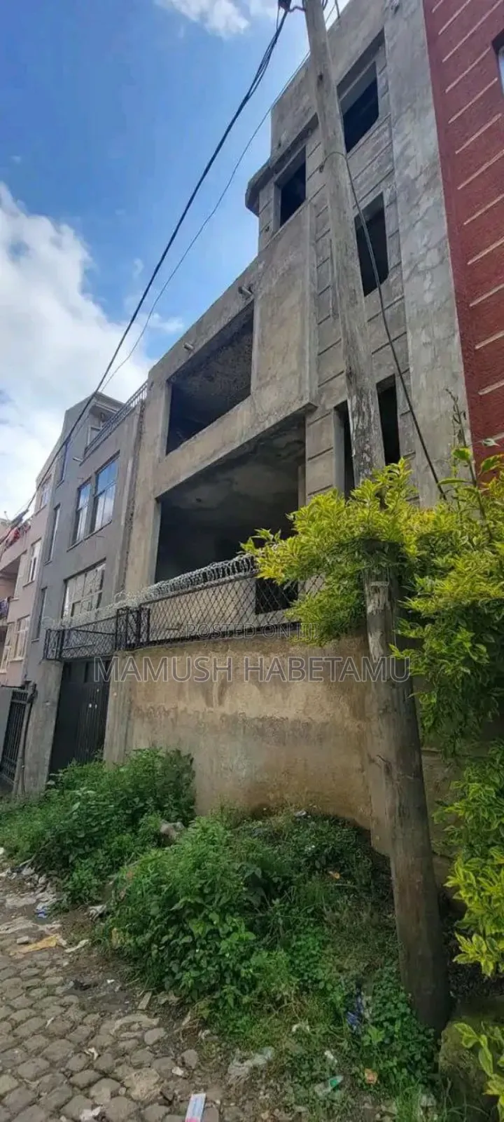 6bdrm House in አዲስ አበባ, Nifas Silk-Lafto for sale