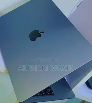 New Laptop Apple MacBook Air 2022 M2 16GB Apple M1 SSD 256GB