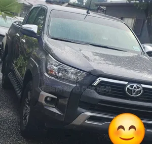 Photo - Toyota Hilux 2021 Silver
