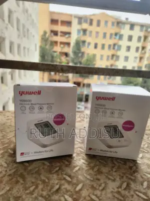 Photo - Digital Blood Pressuer Monitor𧙕了medical Digital Bp Monitor