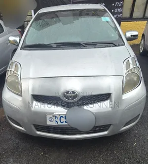 Photo - Toyota Yaris 2010 Silver