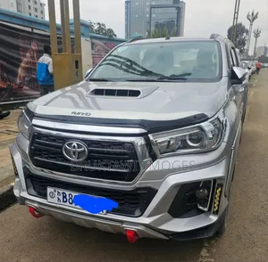Photo - Toyota Hilux 2016 Silver