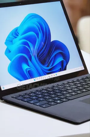 Photo - New Laptop Apple MacBook Pro M1 16GB Intel Core I7 SSD 512GB