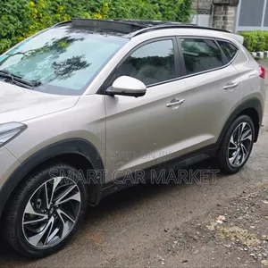 Photo - Hyundai Tucson 2020 Gold