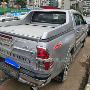 Toyota Hilux 2017 Silver
