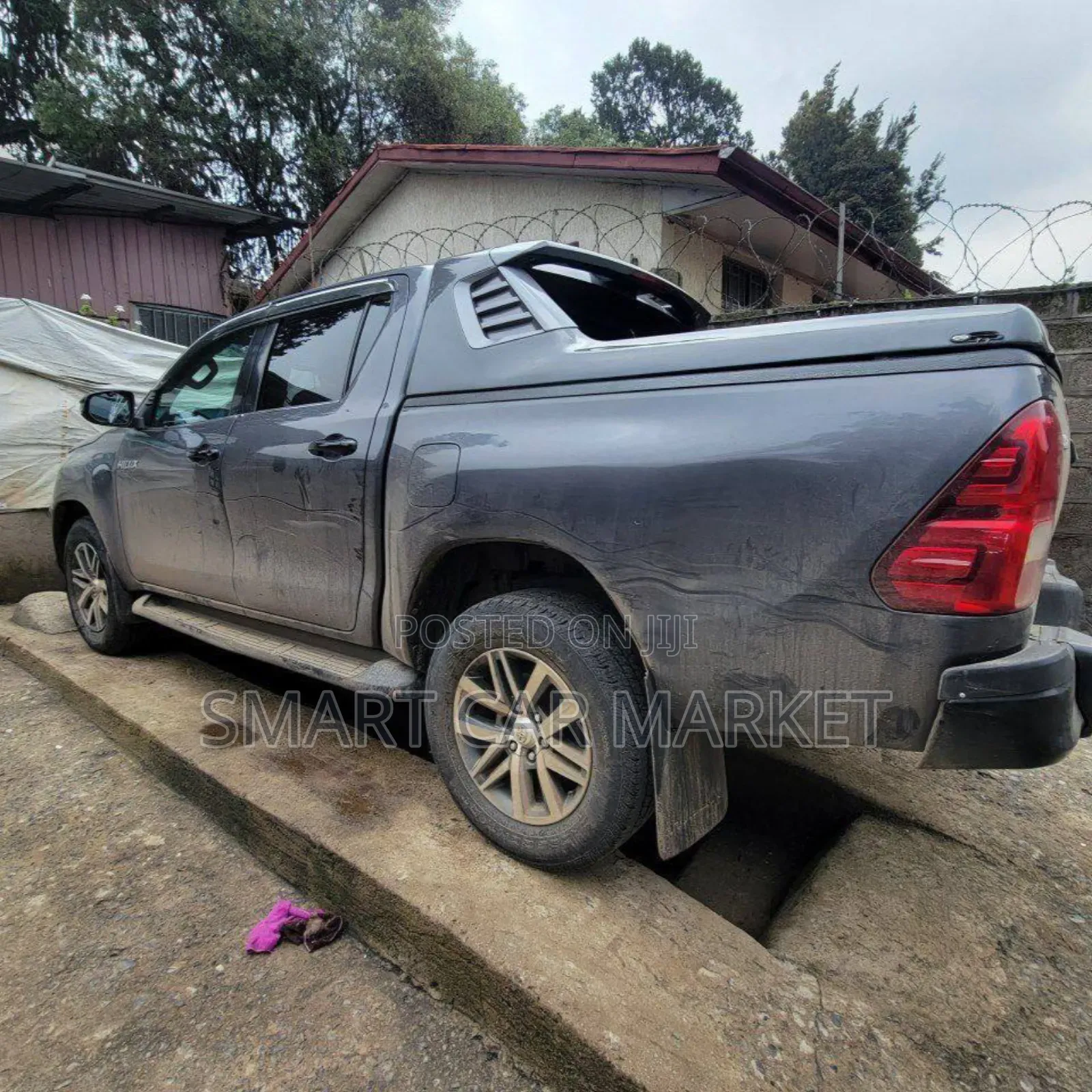 Toyota Hilux 2020 Gray